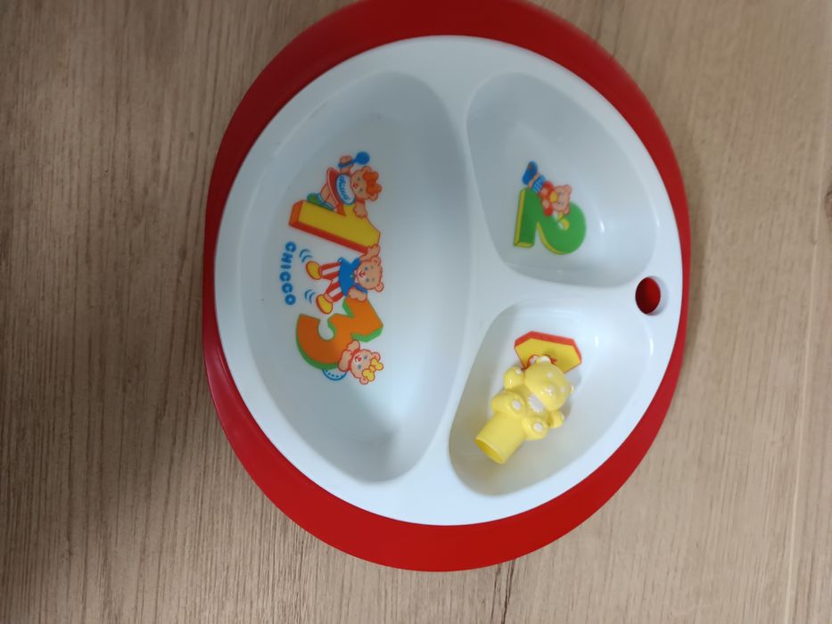 Prato bebé para aquecimento alimentos.