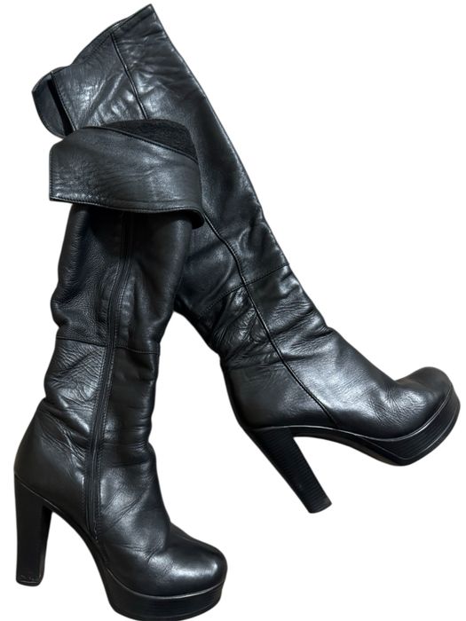 Шкіряні ботфорди на підборах