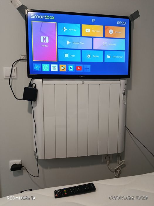 TV 32 polegadas como nova. Smart Tech.