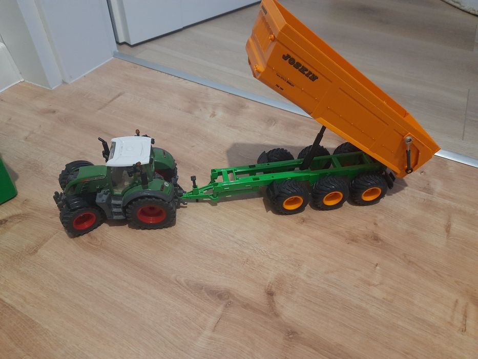 Traktor Fendt 724 Vario+przyczepa Joskin trans space 8000/27