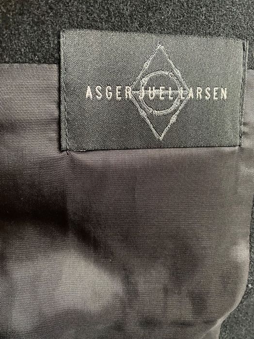 Płaszcz Asger Juel Larsen