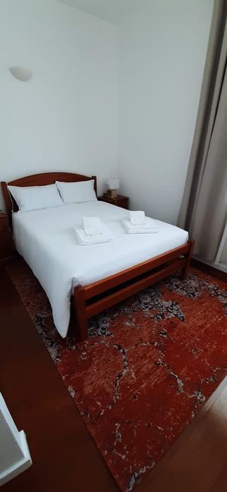 Arrenda-se T3 completo ou por quarto