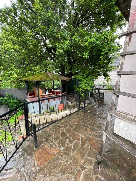 Приватні Продам ДВІ  нерухомість 160 квадратів ,100 метрів від мед кол