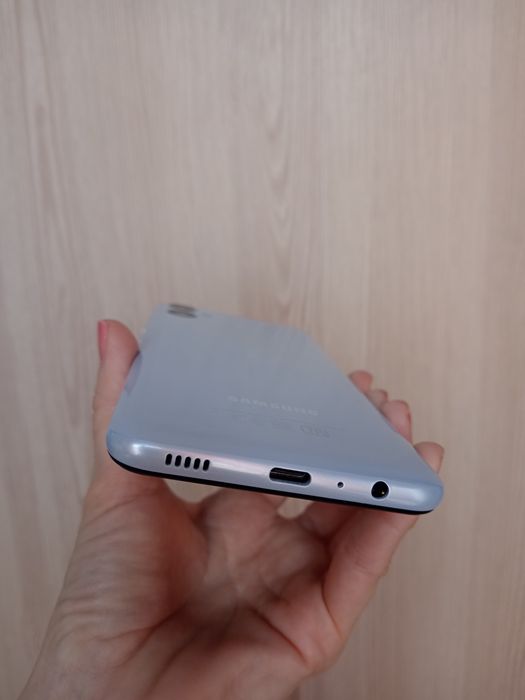 телефон Samsung A04e 3/64 Gb 2 чохла + скло відмінний стан