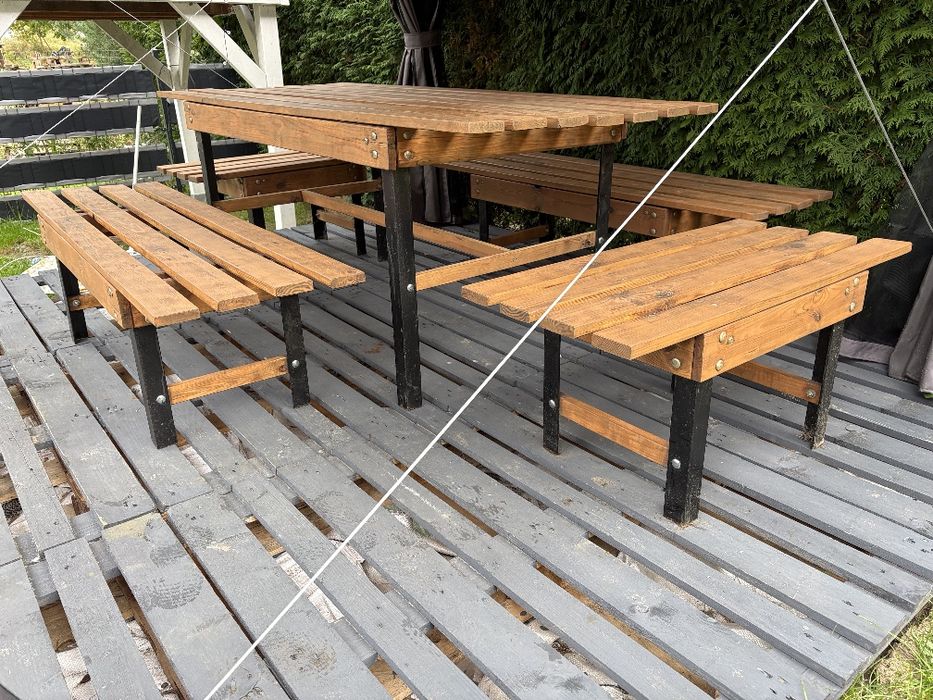 Meble ogrodowe, stół i 4 ławki.