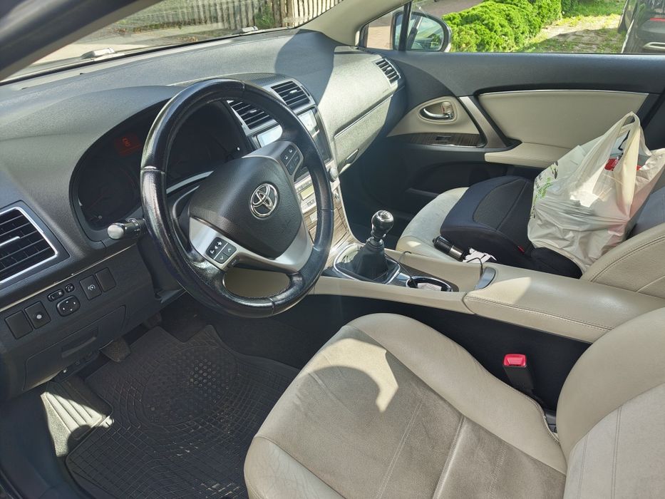 Toyota Avensis T27 2012 rok