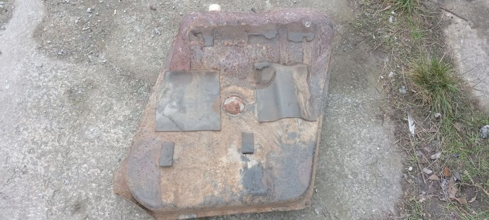 Бак для автомобіля ауді 
Ціна 500! Знаход