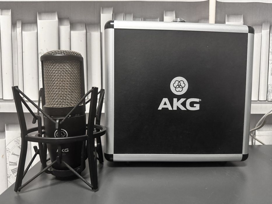 Микрофон AKG P220 + кейс