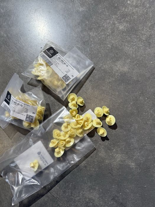 Кліпса защолка кріплення молдинга накладки спрінтер крафтер