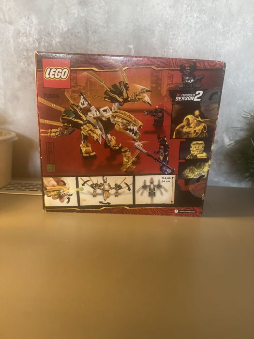 Witam mam na sprzedaz rzadki zestaw lego niniago. Legacy zloty loyd.