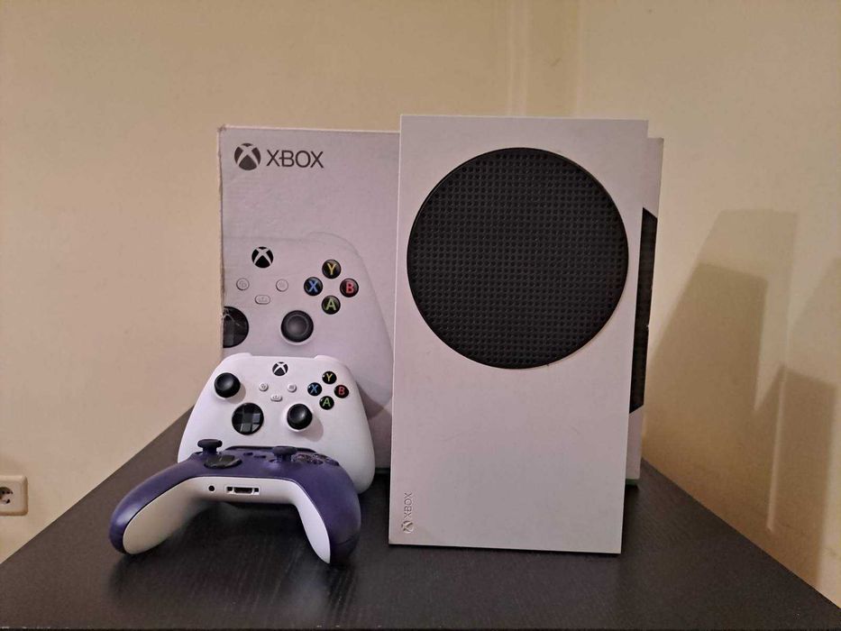 Xbox Series S 512GB, 2 comandos, tudo a funcionar - pouco uso