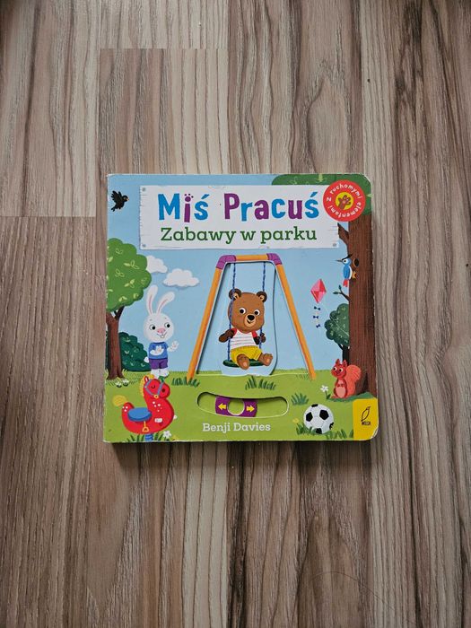 Miś pracuś zabawy w parku