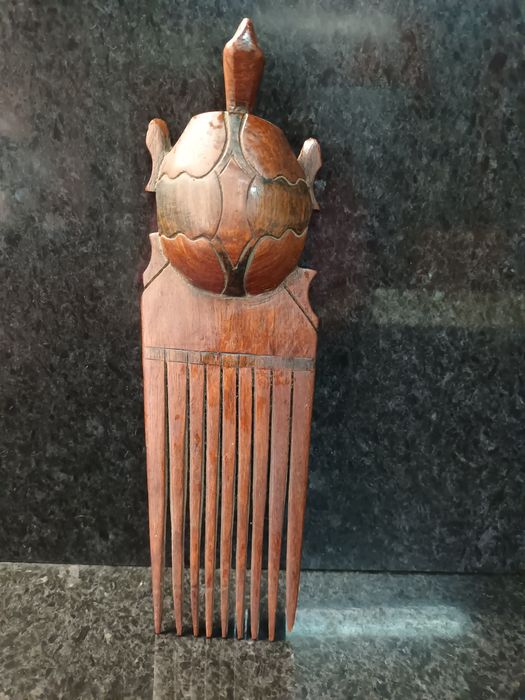 Pente Africano muito antigo