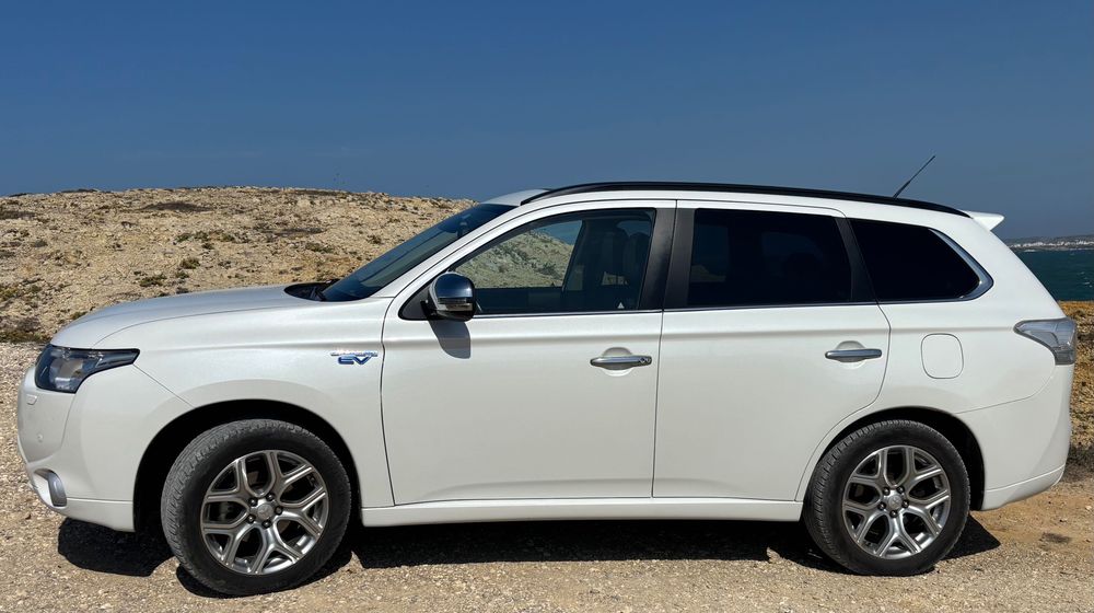 Mitsubishi Outlander 2.0 PHEV Instyle (2014)