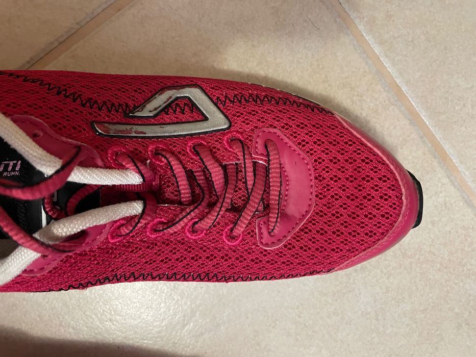 Ténis - Marca Outpace