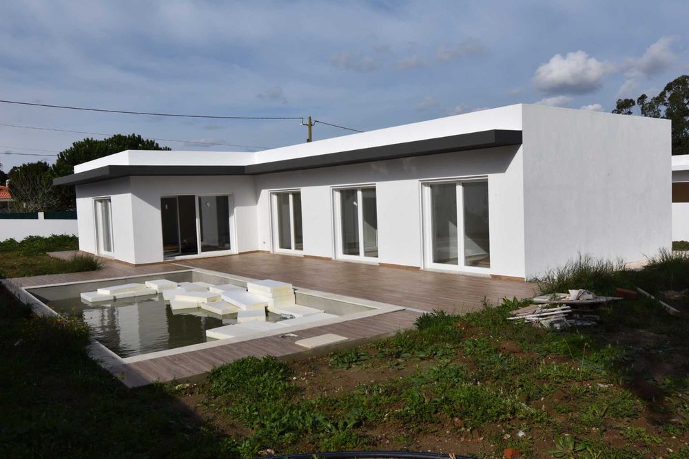 Moradia isolada com pisicna