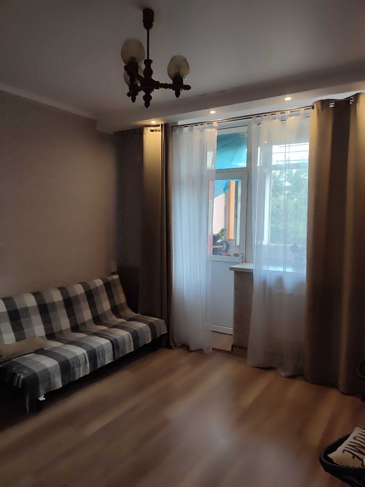 Продам трёхкомнатную квартиру с автономным отоплением .