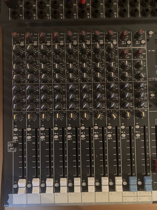 Mesa de mistura Soundcraft Spirit FX8