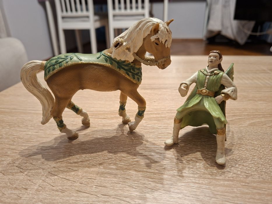 Elf Falaroy na koniu Schleich