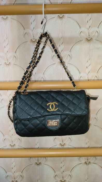 Продам женскую сумочку