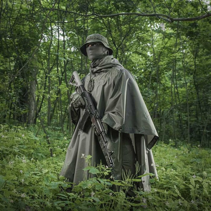 Качественный тактический дождевик – пончо.