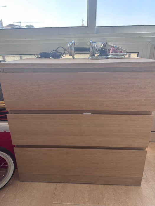 Vendo comoda Malm castanha