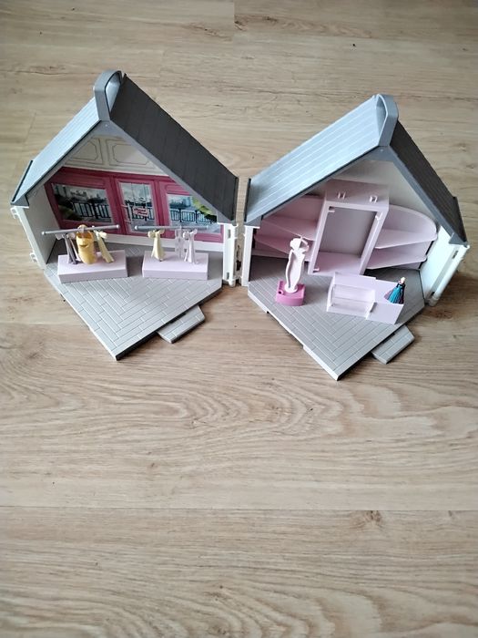 Skladany sklep z odzieżą dla dzieci