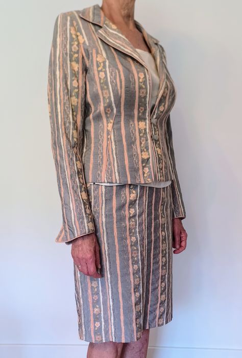 Elegancka garsonka w zestawie z bluzką