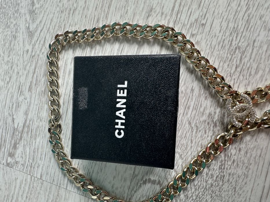 Elegancki naszyjnik marki Chanel