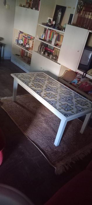 Mesa com azulejos retangular