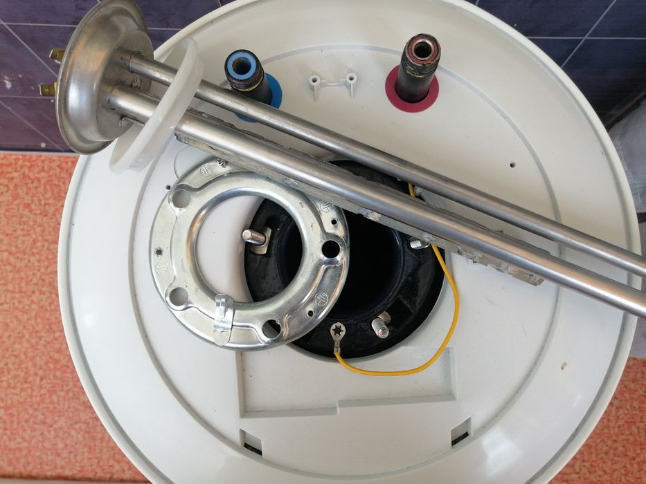 Продам бойлер Мidea 50 литров