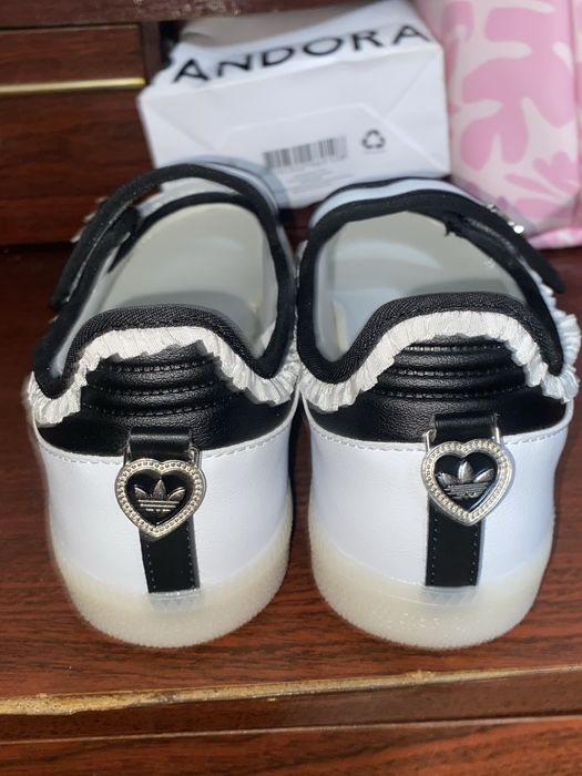 Sabrinas adidas samba jane