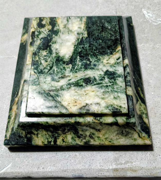 Пвдставка під фігуру