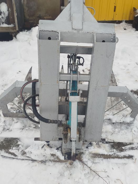 Продам погрузчик, розкидач, на навісне