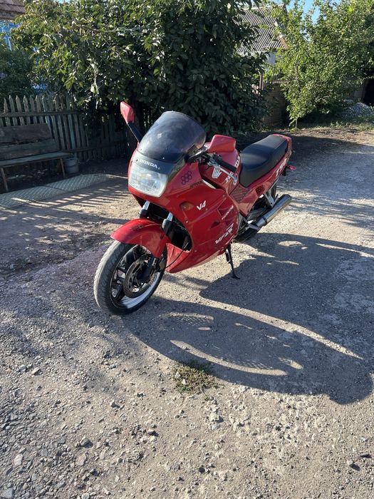 Honda VFR750F RC24