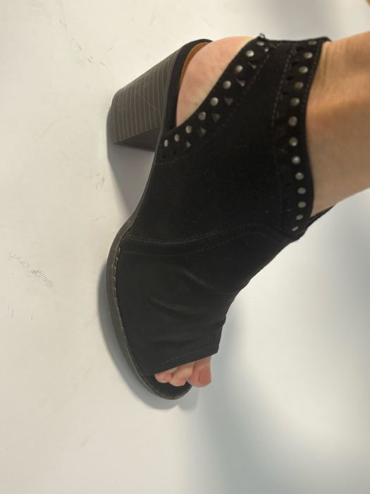 Брендові сандалі Sonoma