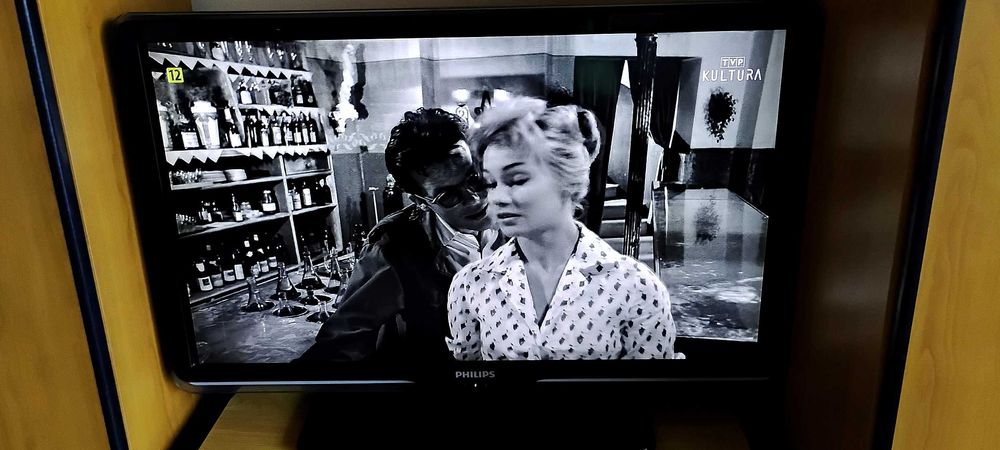 Telewizor TV Philips 32" FullHD 100Hz 2x Ambilight Spectra Lounge HDMI