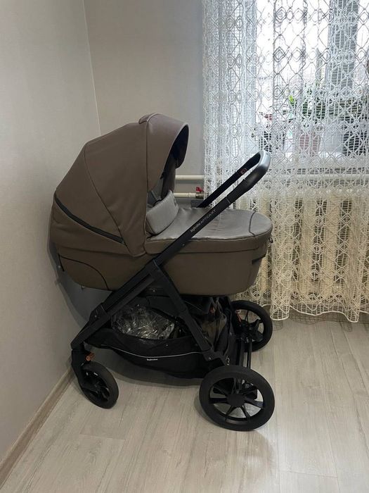 Продаю дитячу коляску з автокріслом Inglesina APTICA XT