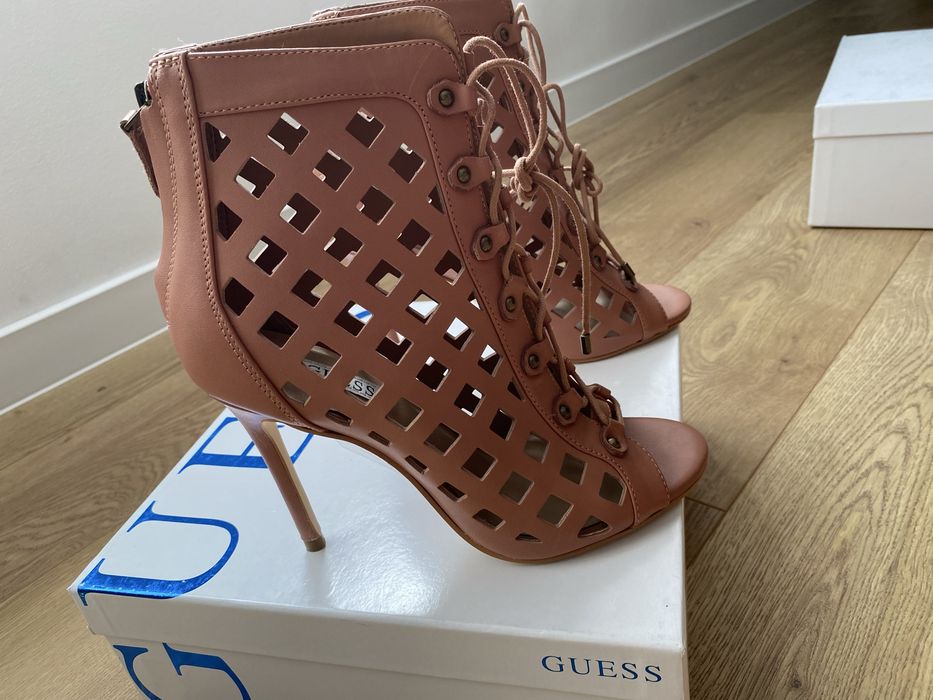 Botki ażurkowe Guess r 36