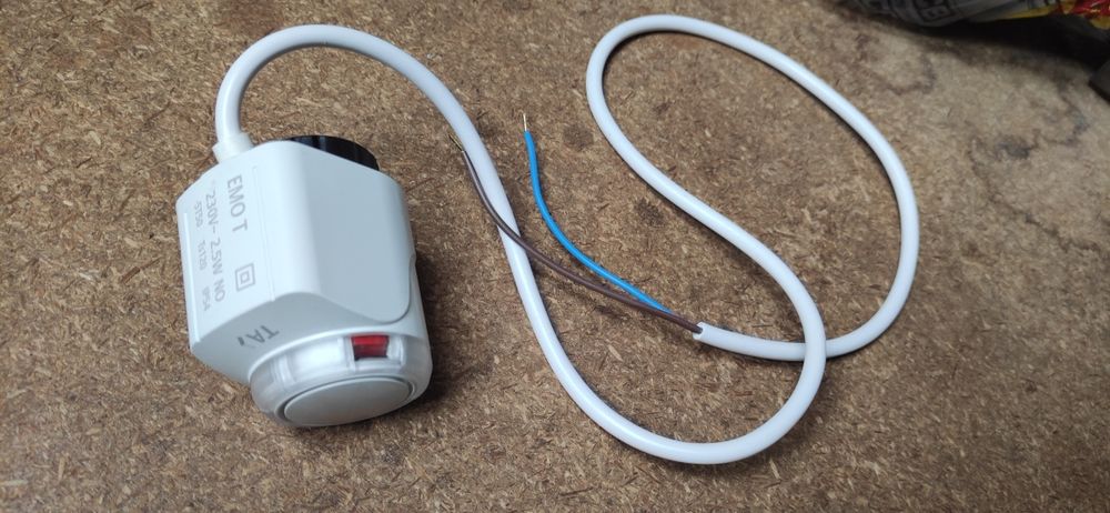 Siłownik elektrotermiczny EMO T 230V NO włącznik zawór termostat