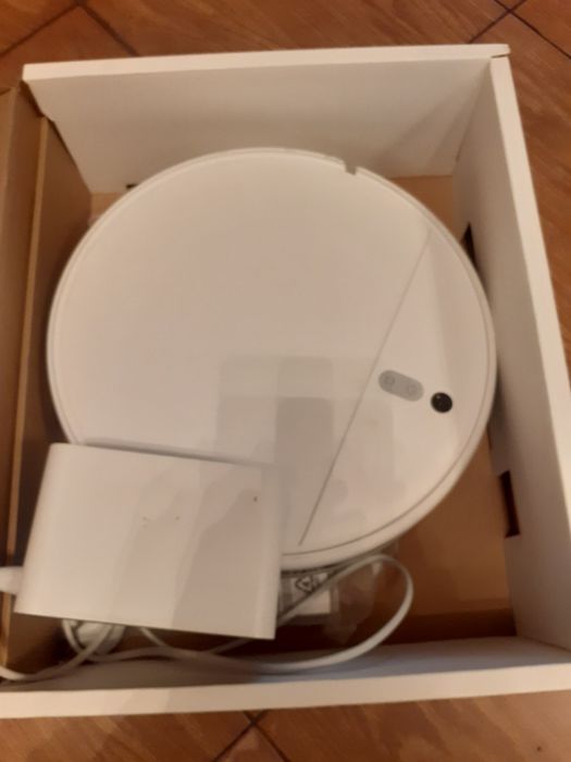 Sprzedam odkurzacz bezprzewodowy który myje i odkurza mi robot Vacum