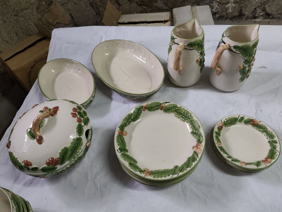 Conjunto de loiça antigo