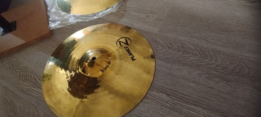Pratos de Bateria (3] 2 novos 1 quase novo