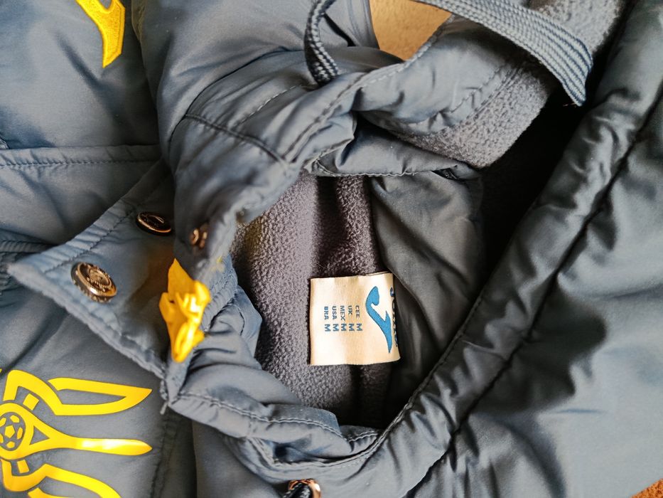 Продам куртку Joma