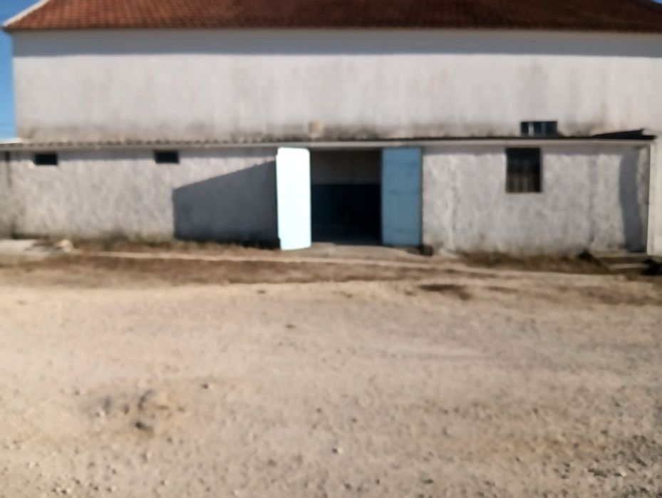 Arrenda se armazém