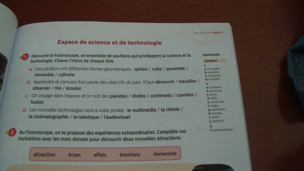 Voilà! 9 - Francês 9.º ano Manual com caderno (Professor)