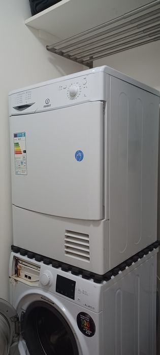 Máquina secar Indesit IDC75