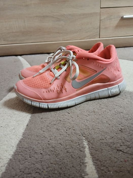 Продам класні кросівки 22см р.34-35!