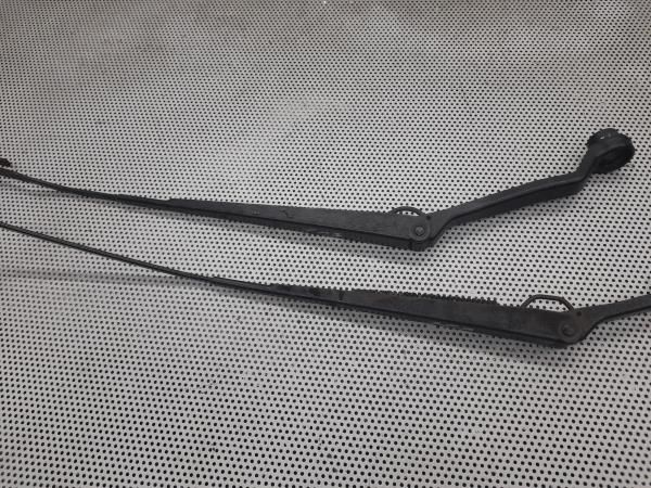 Haste / braço de escova limpa vidros frente direita MAZDA 323 P V (BA)