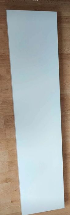 .Biała półka ścienna IKEA Lack 110x26 cm wisząca z ukrytym mocowaniem